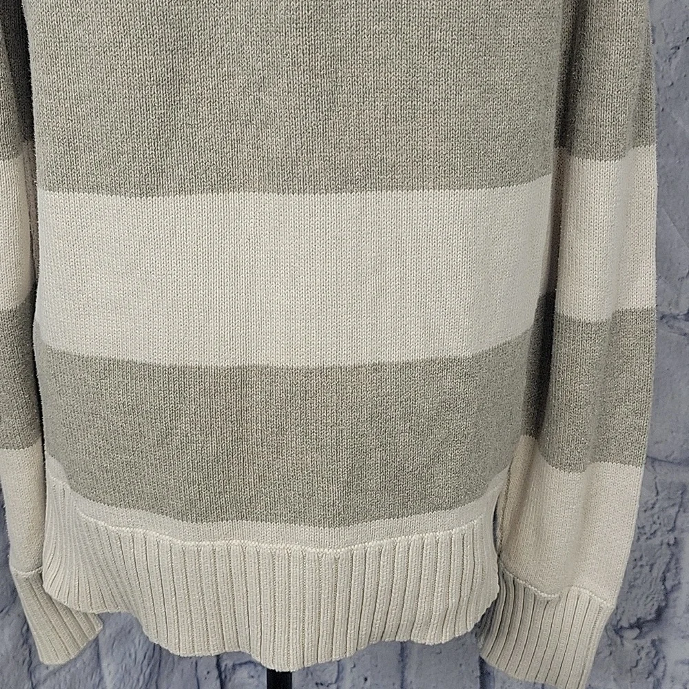 American Eagle Outfitters Gray and Cream Turtleneck‎ Sweater Medium